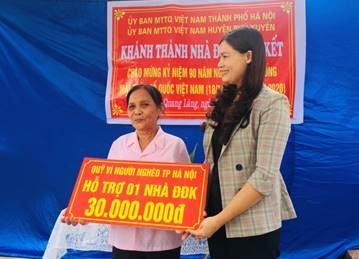 Phú Xuyên trao 02 nhà Đại đoàn kết cho hộ nghèo chào mừng kỷ niệm 90 năm Ngày truyền thống MTTQ Việt Nam (18/11/1930- 18/11/2020)