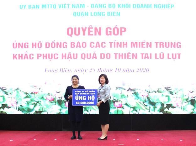 Ủy ban MTTQ Việt Nam quận Long Biên tổ chức tiếp nhận quyên góp ủng hộ đồng bào các tỉnh miền Trung bị ảnh hưởng lũ lụt