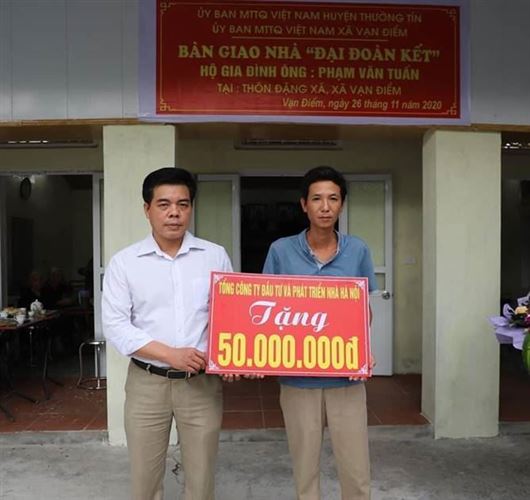 Huyện Thường Tín tổ chức bàn giao tiền hỗ trợ xây dựng nhà Đại đoàn kết