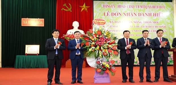 Xã Bích Hòa, huyện Thanh Oai đón nhận bằng công nhận xã đạt chuẩn nông thôn mới