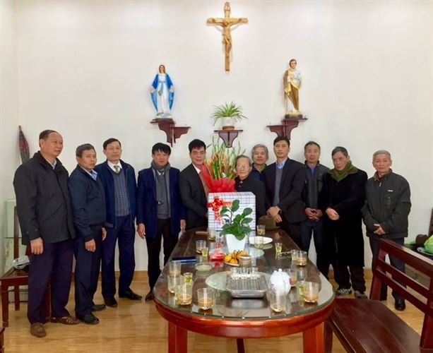 Ủy ban MTTQ Việt Nam huyện Thường Tín thăm, tặng quà chức sắc tôn giáo và giáo dân trong huyện nhân dịp đón Giáng sinh năm 2020