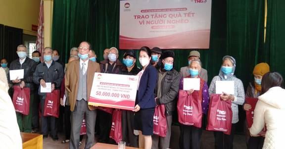 100 phần quà Tết được trao tặng cho nạn nhân chất độc da cam và người mù huyện Mỹ Đức Tết Tân Sửu 2021