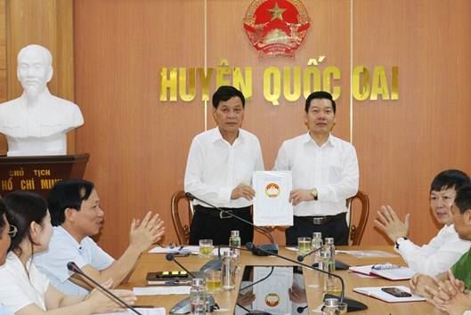 MTTQ huyện Quốc Oai tổ chức bàn giao danh sách những người đủ  tiêu chuẩn ứng cử đại HĐND huyện, nhiệm kỳ 2021 – 2026                
