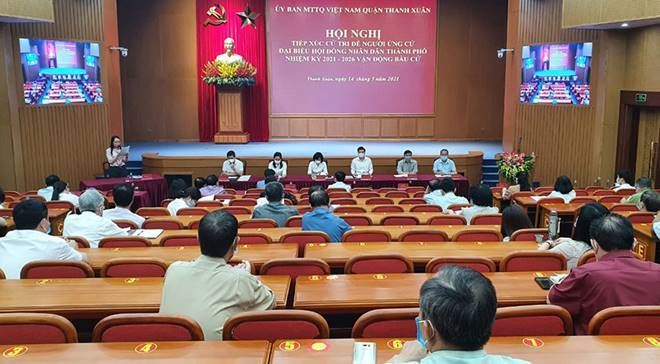 Ủy ban Mặt trận Tổ quốc Việt Nam quận Thanh Xuân tổ chức hội nghị tiếp xúc cử tri để người ứng cử đại biểu HĐND thành phố Hà Nội nhiệm kỳ 2021-2026 vận động bầu cử.