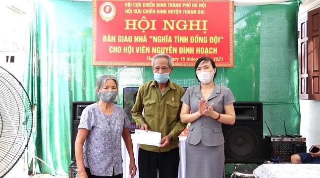 Ủy ban MTTQ Việt Nam huyện Thanh Oai phối hợp với hội Cựu chiến binh trao tặng kinh phí xây dựng nhà “Nghĩa tình đồng đội” cho hội viên Cựu chiến binh    