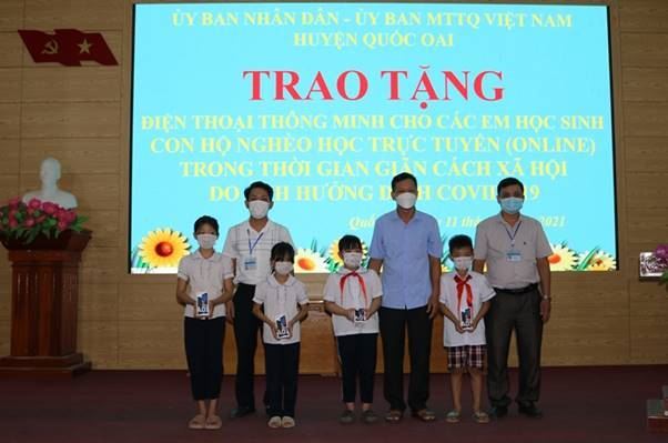 Món quà tình nghĩa đầu năm học mới cho học sinh huyện Quốc Oai