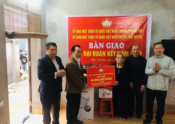 Huyện Phú Xuyên bàn giao 5 nhà Đại đoàn kết cho hộ nghèo nhân Tháng hành động “vì người nghèo” và Ngày hội Đại đoàn kết toàn dân tộc năm 2021