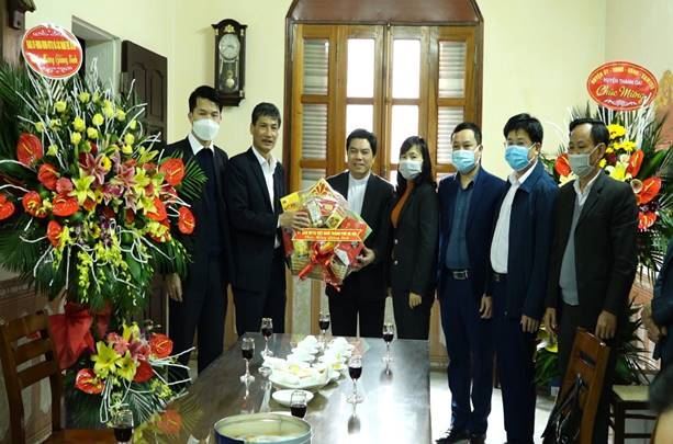 Phó Chủ tịch Thường trực Ủy ban MTTQ Việt Nam TP thăm, chúc mừng Noel 2021 tại Giáo xứ Thạch Bích, huyện Thanh Oai