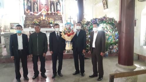 Huyện Mê Linh thăm và tặng quà đồng bào Công giáo nhân dịp Lễ Giáng sinh năm 2021
