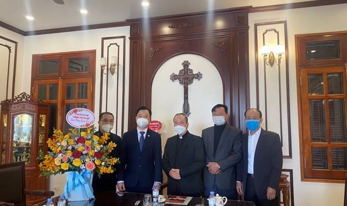 Ủy ban MTTQ Việt Nam TP thăm tặng quà Giáo xứ Sơn Miêng, huyện Ứng Hòa nhân dịp Giáng sinh