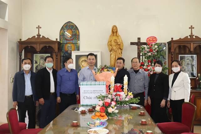 Lãnh đạo huyện Gia Lâm thăm, tặng quà Giáo xứ Tử Đình và các Giáo họ nhân dịp Lễ Giáng sinh năm 2021