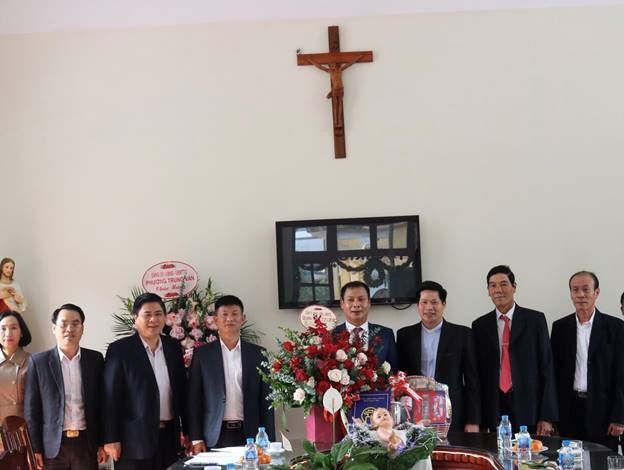 Lãnh đạo quận Nam Từ Liêm tổ chức thăm, tặng quà Giáng sinh năm 2021