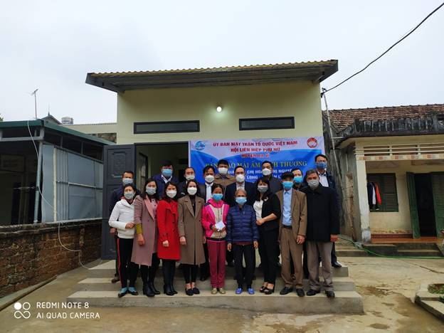 Ủy ban MTTQ Việt Nam huyện Ba Vì phối hợp trao nhà “Mái ấm tình thương”