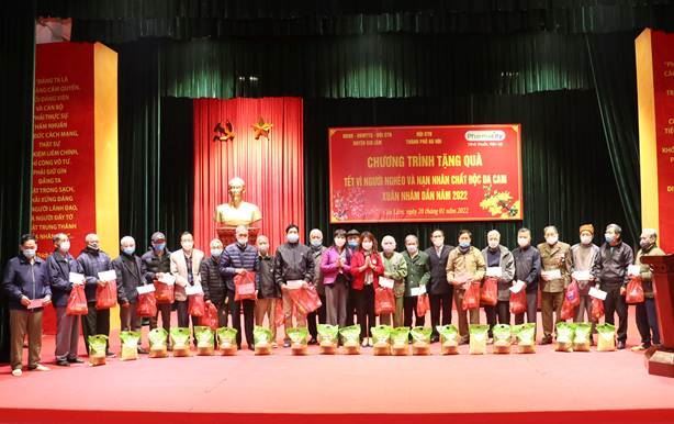 Huyện Gia Lâm trao 499 suất quà “Tết vì người nghèo và nạn nhân chất độc da cam” Xuân Nhâm Dần 2022
