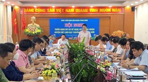 Đoàn thẩm định liên ngành Trung ương tổ chức thẩm định hồ sơ đề nghị xét duyệt, công nhận huyện Mê Linh đạt chuẩn nông thôn mới.