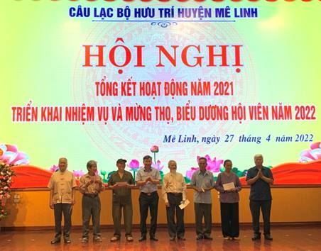 Ban Thường trực Ủy ban MTTQ Việt Nam huyện Mê Linh phối hợp với Câu lạc bộ Hưu trí huyện tổng kết hoạt động năm 2021, triển khai nhiệm vụ và mừng thọ, biểu dương hội viên năm 2022. 