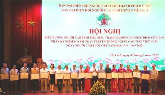 Ban đại diện Hội Người cao tuổi huyện Mê Linh tổ chức Hội nghị biểu dương người cao tuổi tiêu biểu tham gia phòng chống dịch Covid-19.
