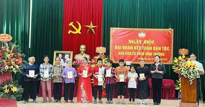 Đồng chí Phó Chủ tịch Thường trực HĐND TP dự ngày hội Đại đoàn kết tại thôn Vĩnh Thượng xã Sơn Công huyện Ứng Hòa
