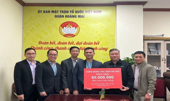 Ủy ban MTTQ Việt Nam quận Hoàng Mai tiếp nhận ủng hộ quỹ “Vì người nghèo”