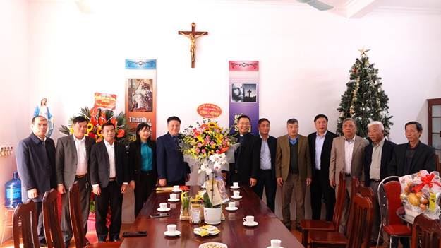 Lãnh đạo huyện Thanh Oai thăm, chúc mừng các giáo xứ nhân dịp lễ Giáng sinh năm 2022              