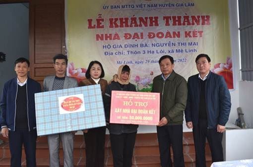 Ủy ban MTTQ Việt Nam huyện Mê Linh phối hợp với Ủy ban MTTQ Việt Nam huyện Gia Lâm, thành phố Hà Nội, tổ chức Lễ khánh thành nhà Đại đoàn kết tại huyện Mê Linh.