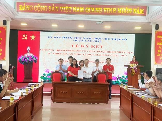 Ủy ban MTTQ Việt Nam quận Cầu Giấy tổ chức hội nghị ký kết chương trình phối hợp với Hội Chữ thập đỏ quận giai đoạn 2023- 2027 và phản biện xã hội vào dự thảo Nghị quyết về nhiệm vụ trọng tâm công tác 6 tháng cuối năm 2023 của quận 