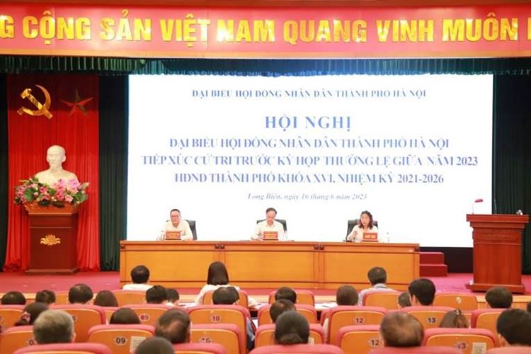 Đại biểu HĐND thành phố Hà Nội tiếp xúc cử tri trước kỳ họp thứ X- HĐND Thành phố khoá XVI