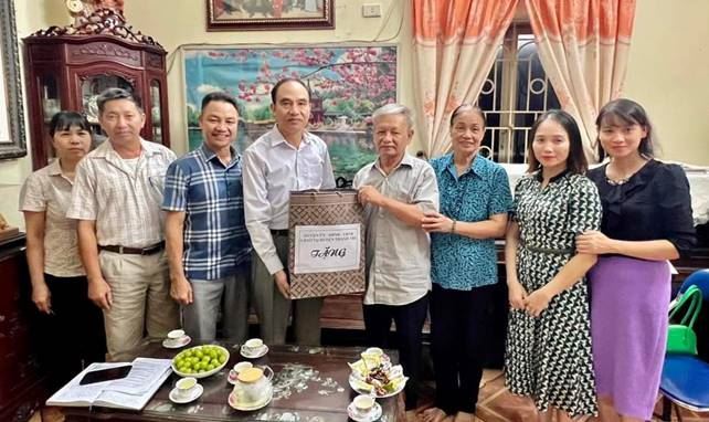 Huyện Thanh Trì thăm hỏi tặng quà các gia đình chính sách nhân kỷ niệm 76 năm Ngày Thương binh - Liệt sỹ 27/7