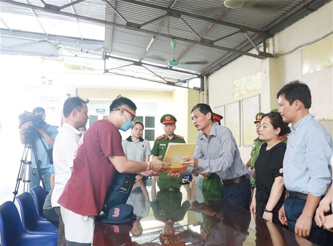 Ủy ban MTTQ Việt Nam thành phố Hà Nội kịp thời thăm hỏi gia đình bị nạn trong vụ cháy tại quận Đống Đa