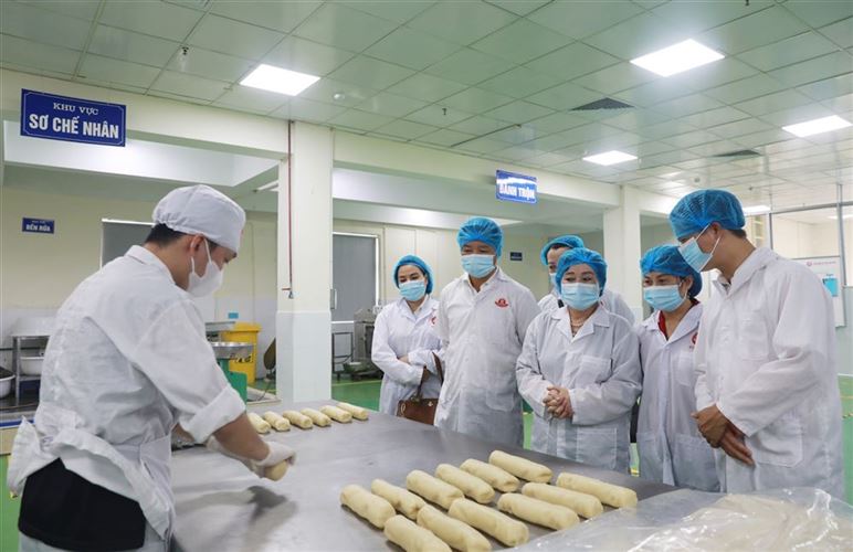 Khơi dậy niềm tự hào trong sản xuất, tiêu dùng hàng Việt