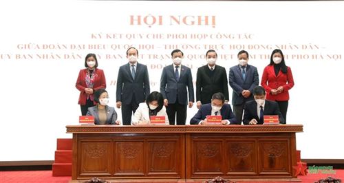 17.2.Đại diện Đoàn ĐBQH, HĐND, UBND TP và Ủy ban MTTQ Việt Nam TP Hà Nội đã ký kết Quy chế phối hợp công tác giai đoạn 2021-2026.