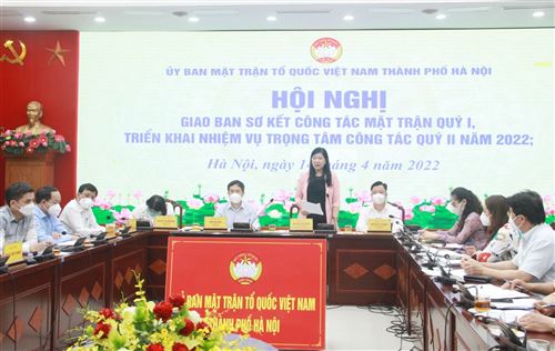 Đồng chí Nguyễn Lan Hương – UVTV Thành ủy, Chủ tịch Ủy ban MTTQ Việt Nam TP phát biểu tại hội nghị giao ban công tác Mặt trận quý I, triển khai nhiệm vụ trọng tâm công tác II năm 2022 (14/4)