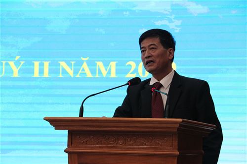 Đồng chí Bùi Anh Tuấn – Phó Chủ tịch thường trực Ủy ban MTTQ Việt Nam TP phát biểu tại hội nghị 