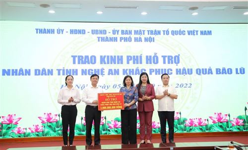 5.10.TP Hà Nội tổ chức Chương trình trao kinh phí hỗ trợ Nhân dân tỉnh Nghệ An khắc phục hậu quả bão lũ.