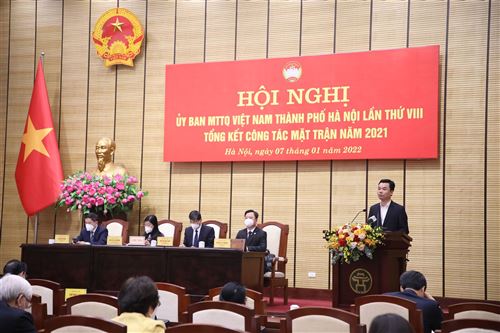 Chủ tịch Ủy ban MTTQ Việt Nam huyện Gia Lâm Nguyễn Anh Tú phát biểu tham luận