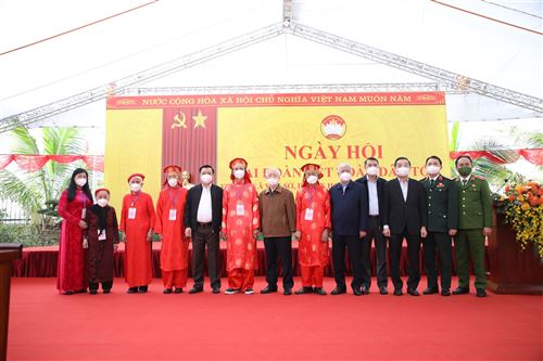 Tổng Bí thư Nguyễn Phú Trọng và các đồng chí lãnh đạo Trung ương và Thành phố dự ngày hội ĐĐK tại xã Yên Sở, huyện Hoài Đức
