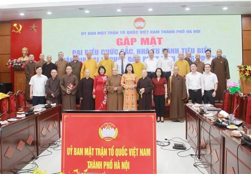 9.5.Ủy ban MTTQ Việt Nam TP Hà Nội đã tổ chức gặp mặt đại biểu chức sắc, nhà tu hành tiêu biểu nhân dịp Đại lễ Phật đản Phật lịch 2566-DL 2022.