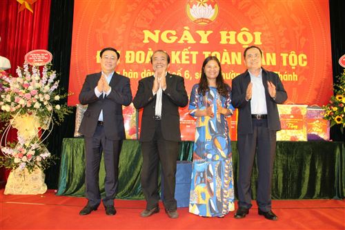 Đồng chí Trần Thanh Mẫn - Bí thư Trung ương Đảng, Chủ tịch Ủy ban TW MTTQ Việt Nam dự Ngày hội đại đoàn kết