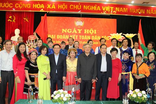 Đồng chí Trần Thanh Mẫn - Bí thư Trung ương Đảng, Chủ tịch Ủy ban TW MTTQ Việt Nam dự Ngày hội đại đoàn kết