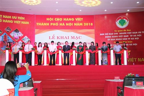 Ảnh Lễ khai mạc Hội chợ hàng Việt và triển khai chương trình bình chọn “Hàng Việt Nam được người tiêu dùng yêu thích” năm 2018