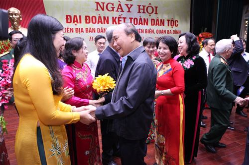 Đồng chí Nguyễn Xuân Phúc - Ủy viên Bộ chính trị, Thủ tướng Chính phủ dự Ngày hội đại đoàn kết