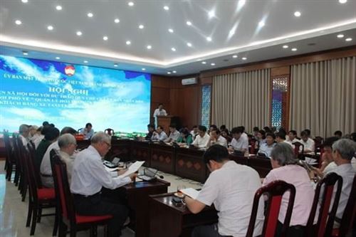 Đồng chí Dương Cao Thanh – Phó Chủ tịch Ủy ban MTTQ Việt Nam TP phát biểu tại hội nghị PBXH đối với dự thảo quy chế của UBND TP về “Quản lý hoạt động của vận tải trở khách bằng xe taxi trên địa bàn TP Hà Nội”