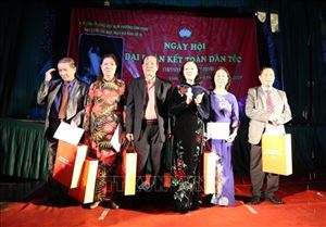 Trưởng Ban Dân vận Trung ương Trương Thị Mai dự ngày hội Đại đoàn kết phường Vĩnh Phúc