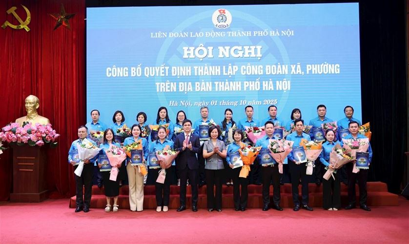 Hà Nội: Trao quyết định thành lập các Công đoàn xã, phường