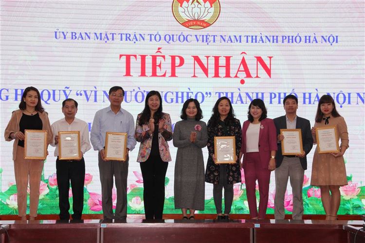 Ủy ban MTTQ Việt Nam thành phố Hà Nội tiếp nhận ủng hộ Quỹ “Vì người nghèo” thành phố năm 2019