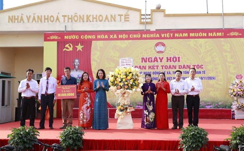 Lãnh đạo Thành phố dự Ngày hội Đại đoàn kết toàn dân tộc tại Gia Lâm