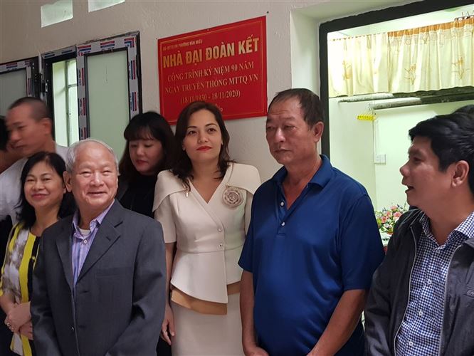 Quận Đống Đa bàn giao nhà đại đoàn kết cho hộ cận nghèo phường Văn Miếu nhân dịp kỷ niệm 90 năm ngày thành lập MTTQ Việt Nam