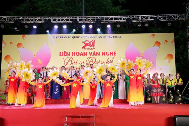 Tưng bừng Liên hoan văn nghệ “Bài ca đoàn kết” chào mừng thành công Đại hội đại biểu MTTQ Việt Nam quận Hai Bà Trưng lần thứ XVI