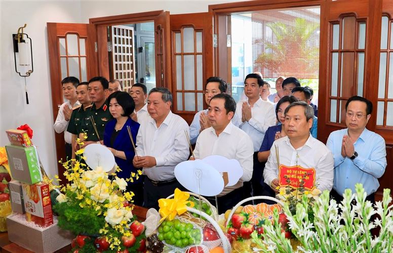 Lãnh đạo thành phố Hà Nội dâng hương tưởng nhớ cố Tổng Bí thư Nguyễn Phú Trọng