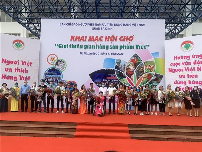 Quận Ba Đình tổ chức khai mạc hội chợ gian hàng sản phẩm Việt 